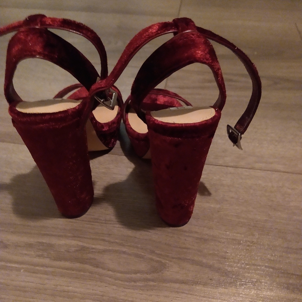 Shoes - Picture 3 of 8